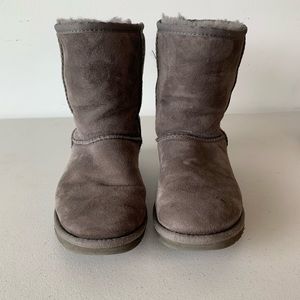 classic short UGG Boots (gray)